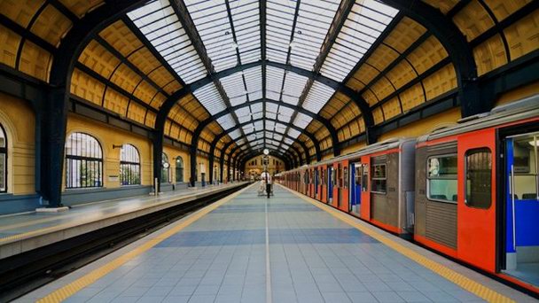 Афинский метрополитен в Афинах