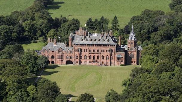 Замок Мaунт Стюарт в Шотландии