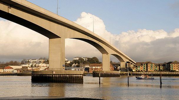 Мост Итчен в Англии Мост Итчен в Англии