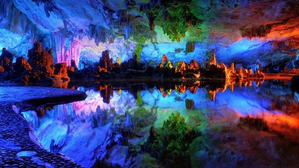 Пещера «Тростниковая флейта» в Гуйлине