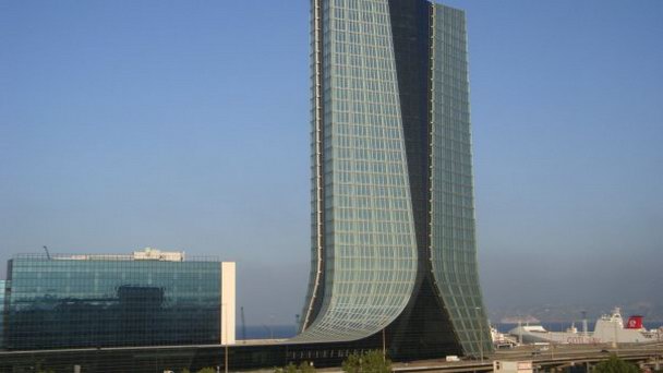 Дом танцующий фламенко в Марселе