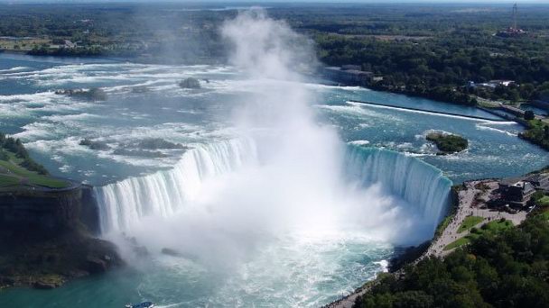 Водопад Подкова в Онтарио Водопад Подкова в Онтарио