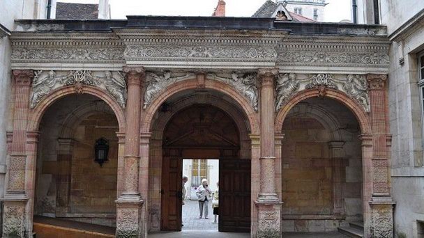 Особняк Воуг (Бургундия)