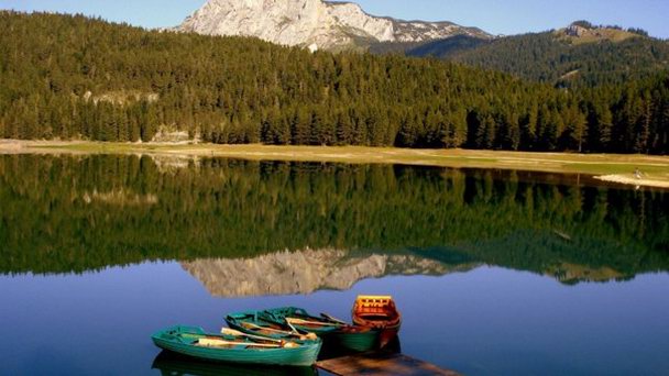 Черное озеро в Дурмиторе