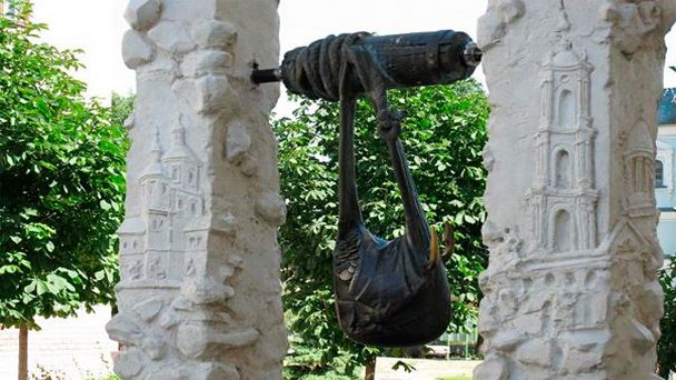 Памятник сумке в Сумах