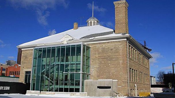 Школа Виктории Песчаник в Альберте