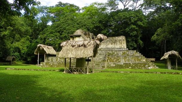 Археологический парк Сейбал в Антигуа-Гуатемале Археологический парк Сейбал в Антигуа-Гуатемале