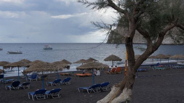 Вулканический пляж на Санторини