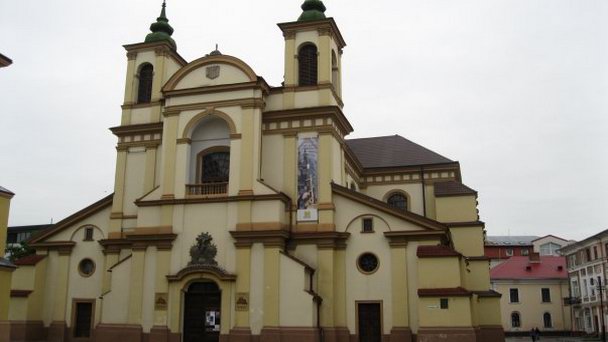 Коллегиальный костел (Художественный музей) в Ивано-Франковске