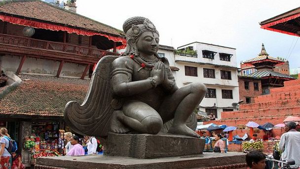 Скульптура Гаруды в Катманду Скульптура Гаруды в Катманду