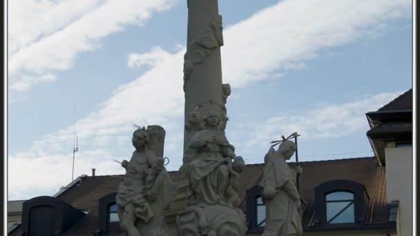 Колонна св. Троицы в Тапольце