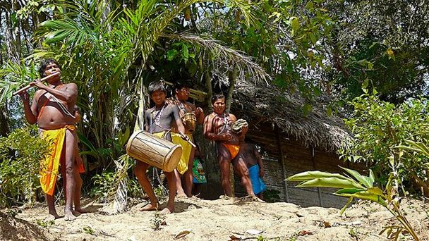 Племя индейцев Эмбера Чоко в Панаме Племя индейцев Эмбера Чоко в Панаме