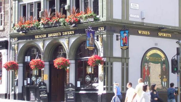 Шотландская таверна Deakon Brodies в Шотландии