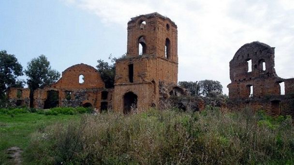 Руины замка Острожских в Ровно