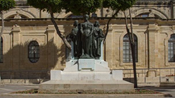 Город Валетта. Памятник Великой осаде Мальты Город Валетта. Памятник Великой осаде Мальты