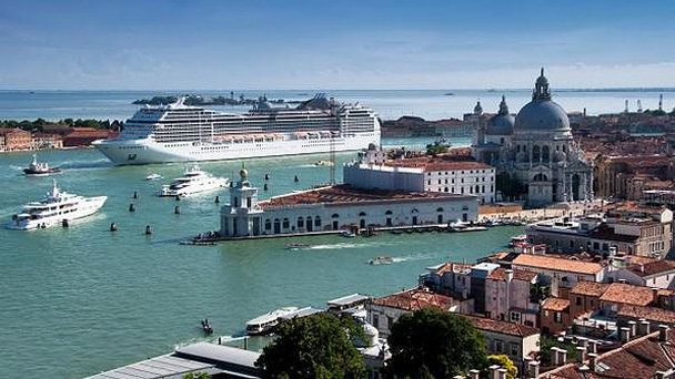 Морской порт Stazione Marittima в Венеции