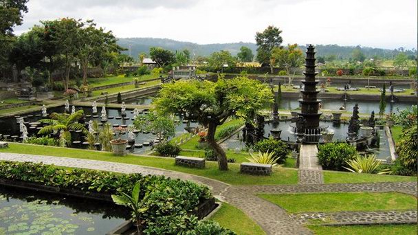 Дворец Тиртаганга на Бали Дворец Тиртаганга на Бали