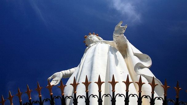 Статуя Святой Девы Марии в Джунии