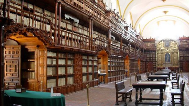 Библиотека Palafoxiana в Пуэбле