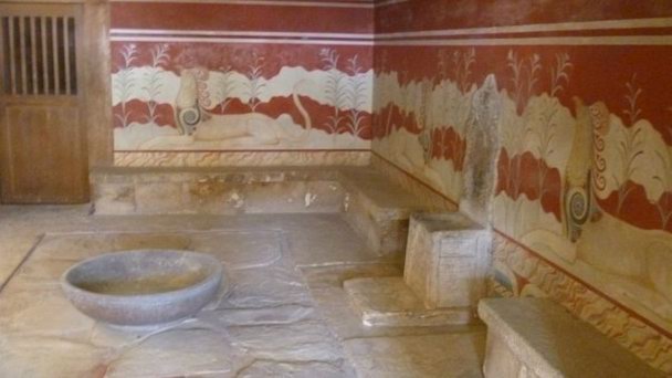 Тронный зал в Кноссе на Острове Крит Тронный зал в Кноссе на Острове Крит