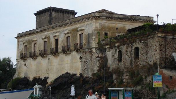 Замок Кастелло Скизо (Castello Schiso) в Сицилии