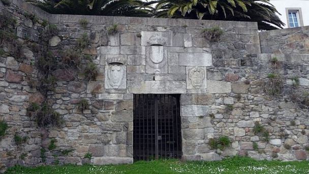 Крепостные стены Ла-Коруньи в Ла-Коруньи Крепостные стены Ла-Коруньи в Ла-Коруньи