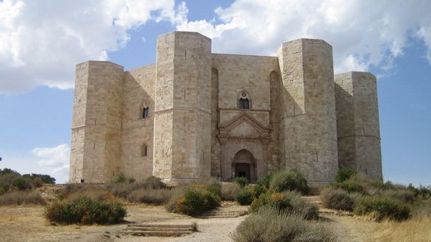 Замок Кастель-Дель-Монте в Апулии