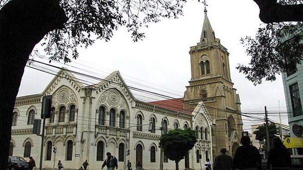 Церковь и колледж Святых Сердец в Сантьяго Церковь и колледж Святых Сердец в Сантьяго