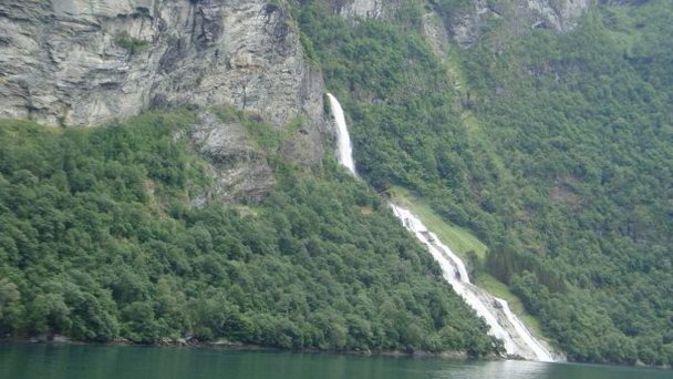 Водопад «Жених» в Регионе Фьордов