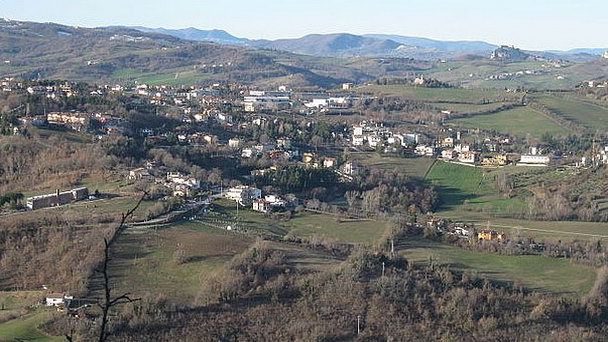 Город-замок Кьезануова в Сан-Марино Город-замок Кьезануова в Сан-Марино