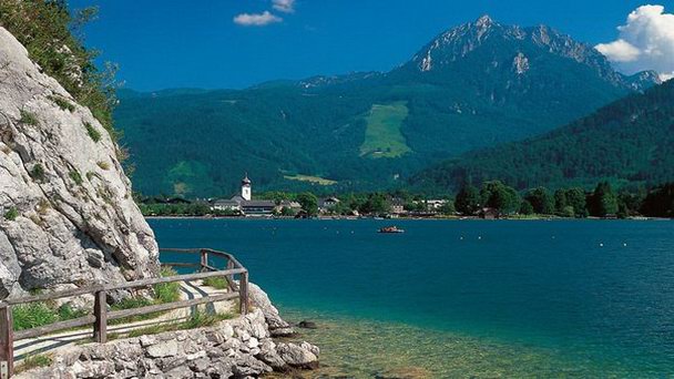 Озеро Вольфганг Зее в Зальцкаммергуте Озеро Вольфганг Зее в Зальцкаммергуте