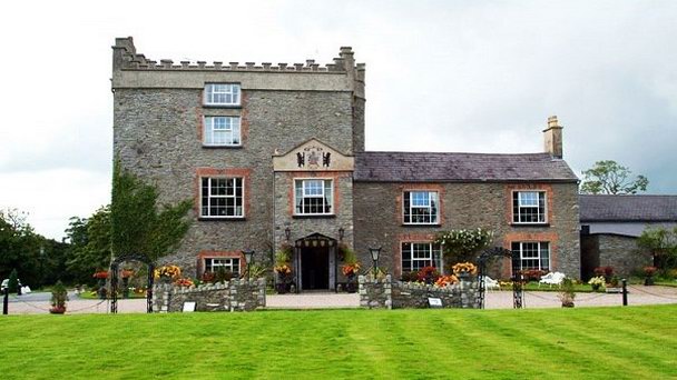 Замок Давер в Дандолке