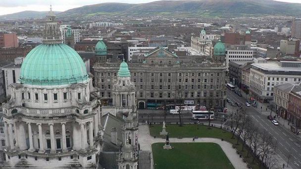 Площадь Донегалл в Северной Ирландии Площадь Донегалл в Северной Ирландии