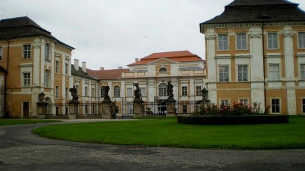 Замок Духцов в Теплице