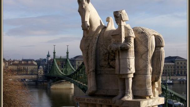 Статуя Святого Иштвана в Будапеште