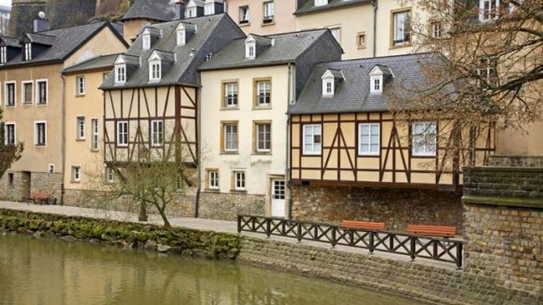 Набережная реки Альзет в Люксембурге