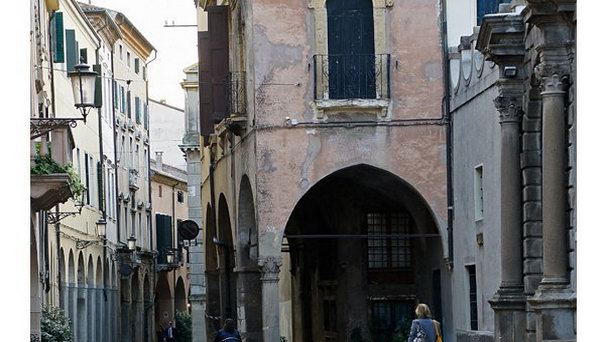 Улица Via Tadi в Венето