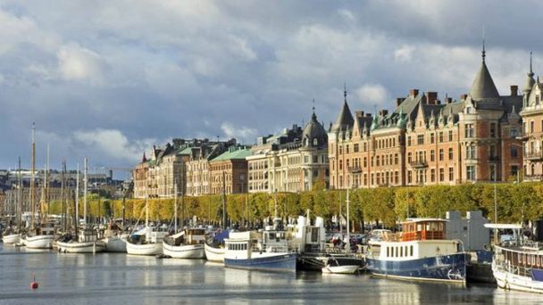 Набережная Страндвеген в Стокгольме Набережная Страндвеген в Стокгольме