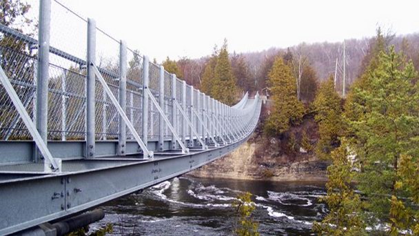 Висячий мост ущелья Раннэй в Онтарио