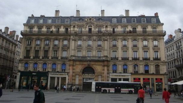 Дворец Сен-Пьер (музей изобразительных искусств) в Рона-Альпах