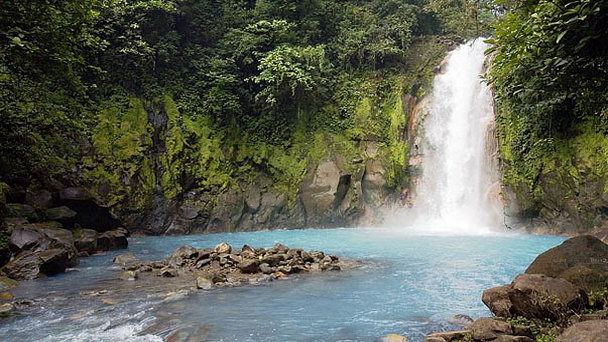 Река Рио Селесте в Гуанакасте Река Рио Селесте в Гуанакасте