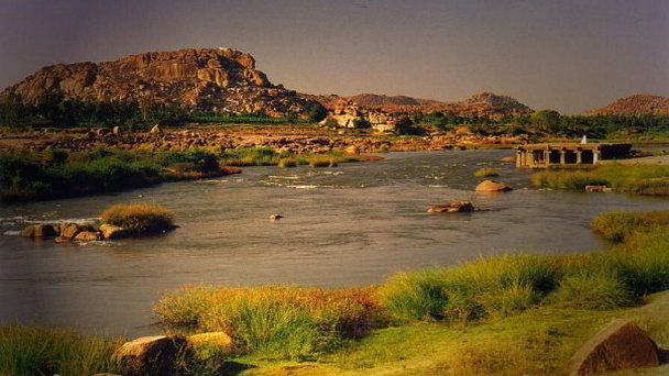 Река Тунгабхадра в Карнатаке