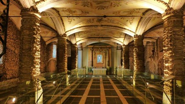 Капелла костей Осуш в Эворе