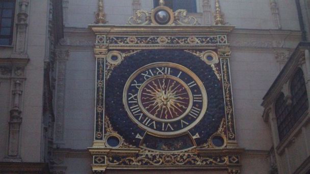 Астрономические часы Гро-Орлож в Нормандии