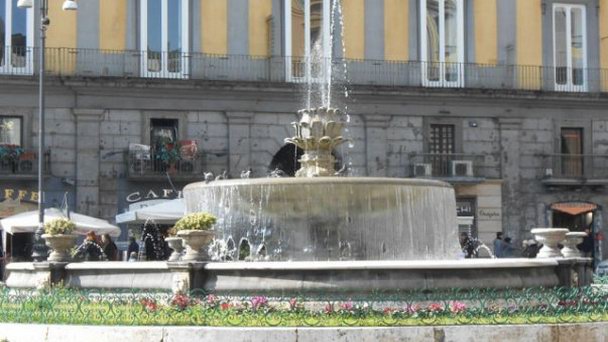 Фонтан Артишок в Неаполе Фонтан Артишок в Неаполе