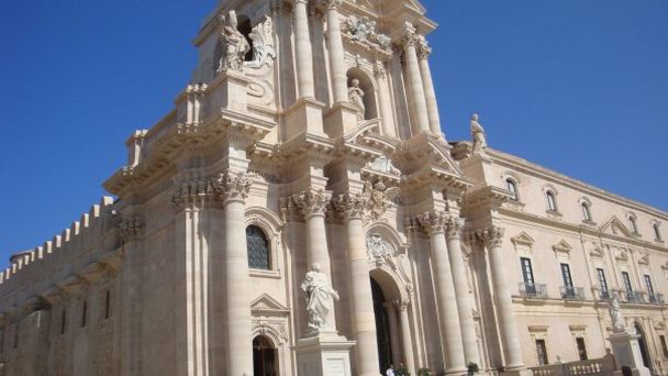 Кафедральный соборээээй Сиракузы в Сицилии Кафедральный соборээээй Сиракузы в Сицилии