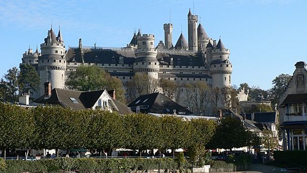 Замок Пьерфон в Пикардии в Пикардии