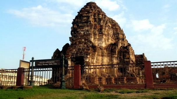 Пагода Phra Prang Sam Yod в Бангкоке