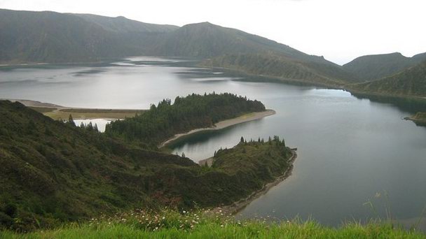 Озеро Лагоа ду Фогу на Азорских островах Озеро Лагоа ду Фогу на Азорских островах