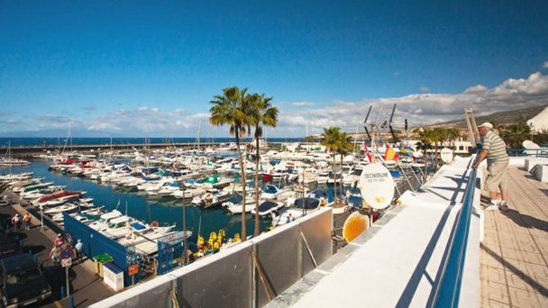 Яхт-порт Пуэрто Колон на Канарских островах Яхт-порт Пуэрто Колон на Канарских островах